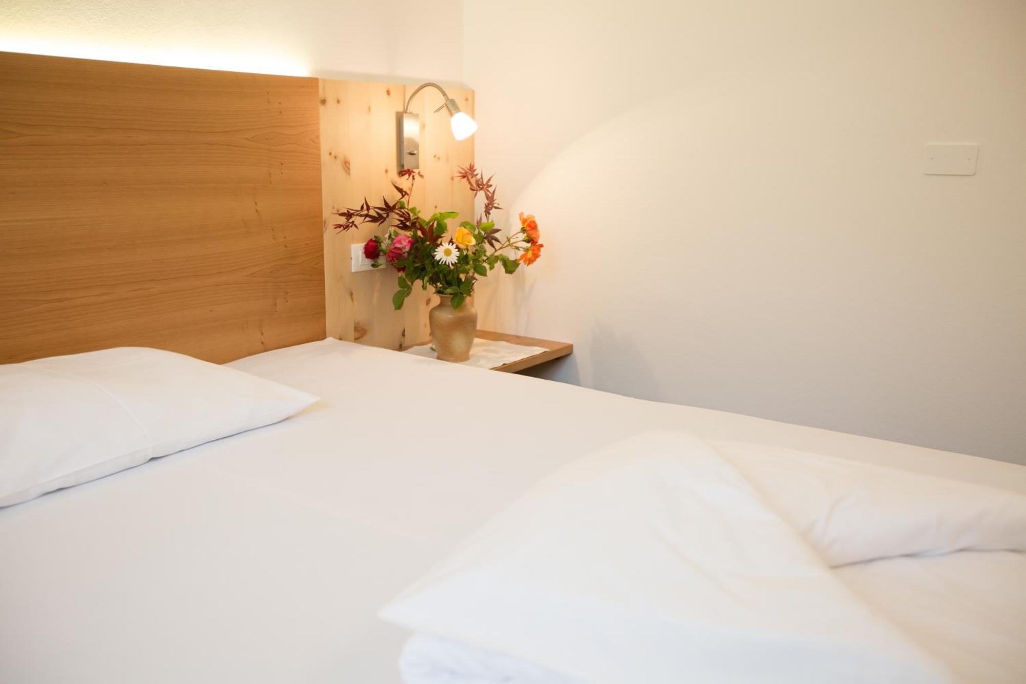 Hotel Appartement Inge Tirolo Exterior photo